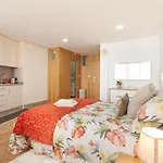Avenida Apartment 1,2 E 3