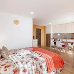 Avenida Apartment 1,2 E 3