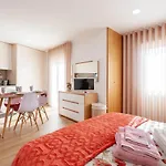 Avenida Apartment 1,2 E 3